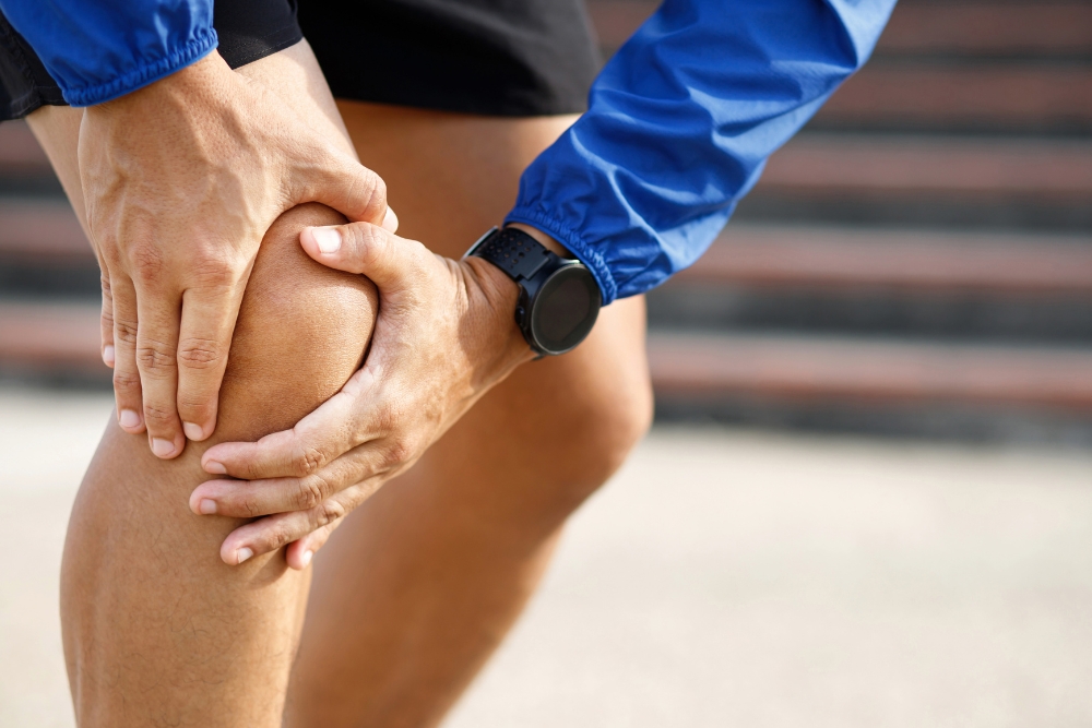 Common Causes of Knee Pain in Active Adults | Knee & Hip Surgeons